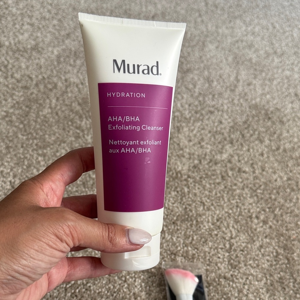Murad Hydration AHA/BHA Exfoliating Cleanser - White and Purple Tube